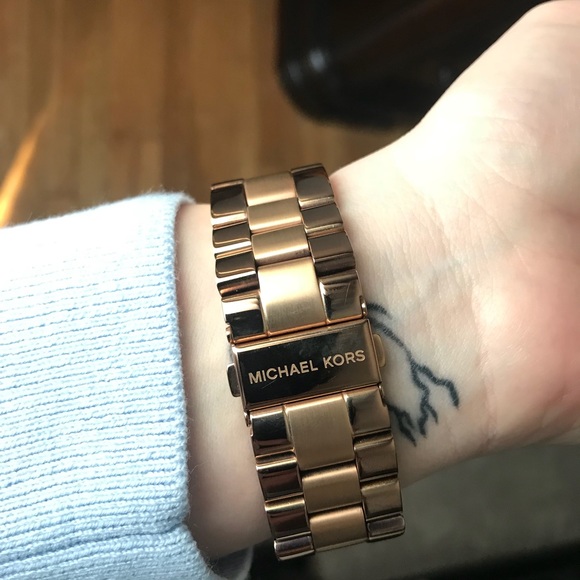Michael Kors Rose Gold Watch, very gently worn. - Picture 3 of 3